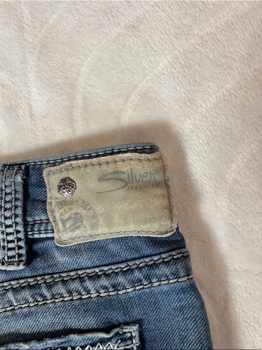 Silver Jeans Straight Leg Dark Blue Denim with Embroidered Back Pockets - Picture 6 of 12